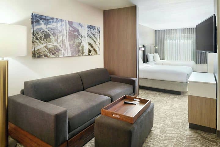 Room 10 of 33