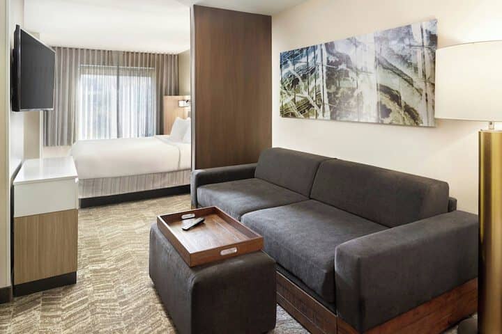 Room 8 of 33